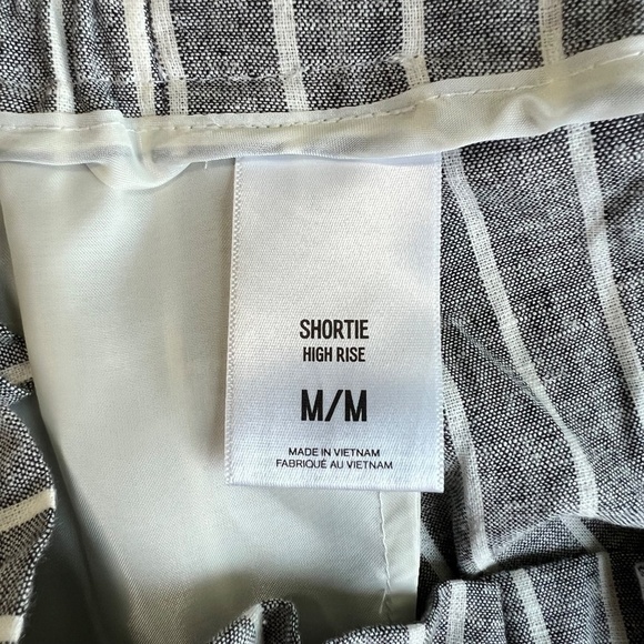 Express Black & White Stripe High Rise Linen Blend Paper Bag Short, Size M - Picture 4 of 6